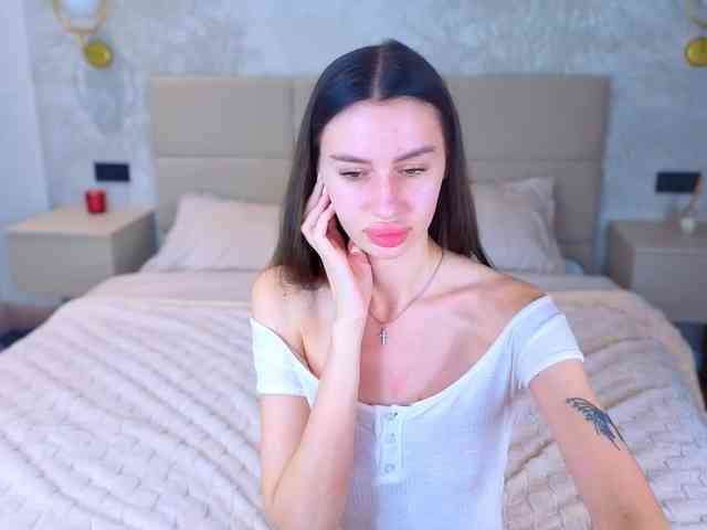 SnowWhiteee webcam