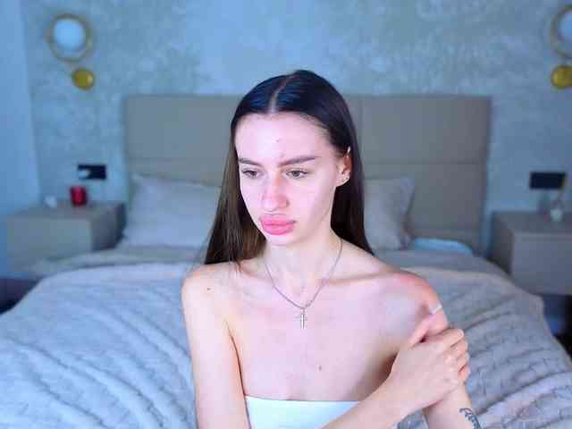 SnowWhiteee webcam