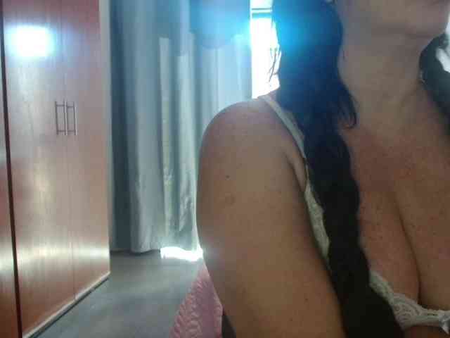 sexymommy77 webcam