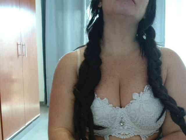 sexymommy77 webcam