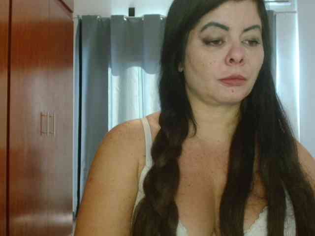 sexymommy77 webcam