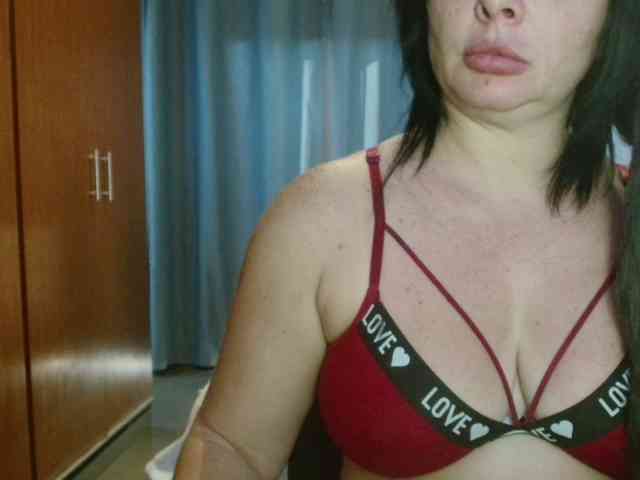 sexymommy77 webcam