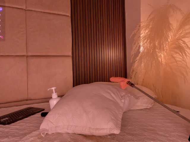 Kendall-19 live webcam show