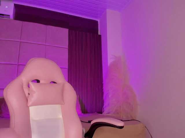 Kendall-19 live cam on BongaCams