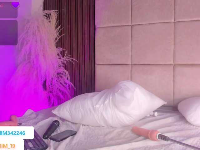 Kendall-19's BongaCams show and profile