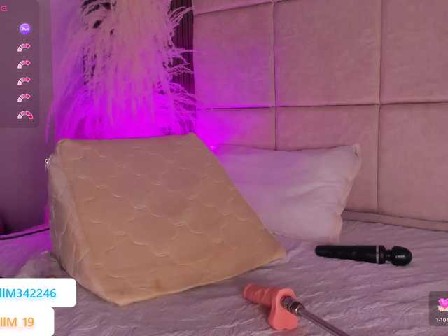 Kendall-19 live cam on BongaCams