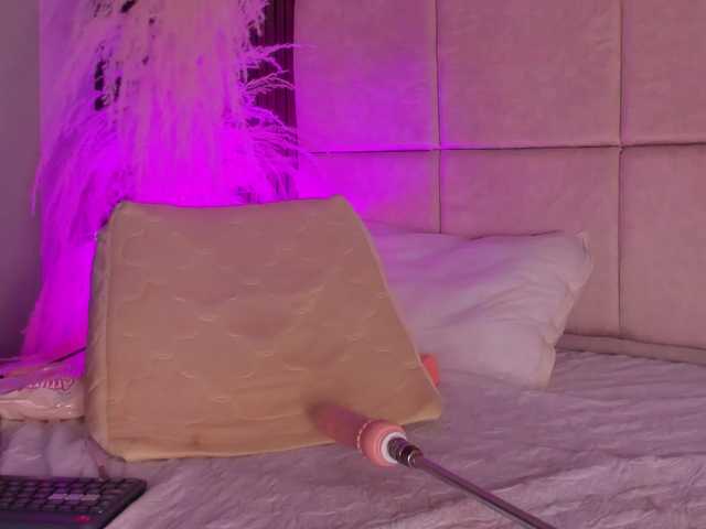 Kendall-19 live cam on BongaCams