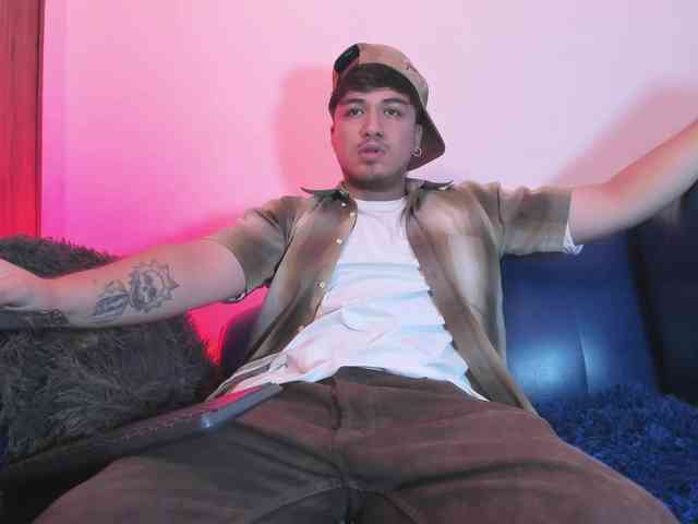OilMen22 Sex Cam Show