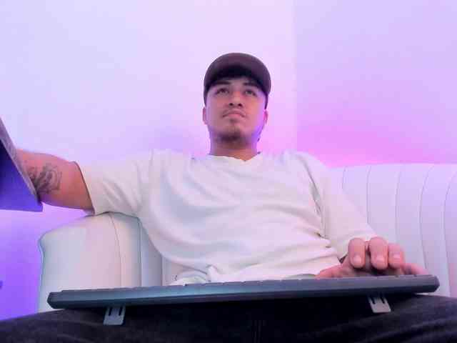 OilMen22 Sex Cam Show