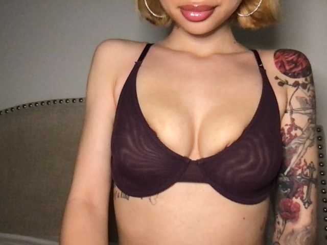 Xoxcat live cam on BongaCams