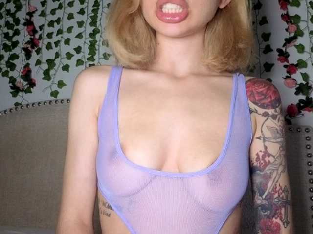 Xoxcat live cam on BongaCams