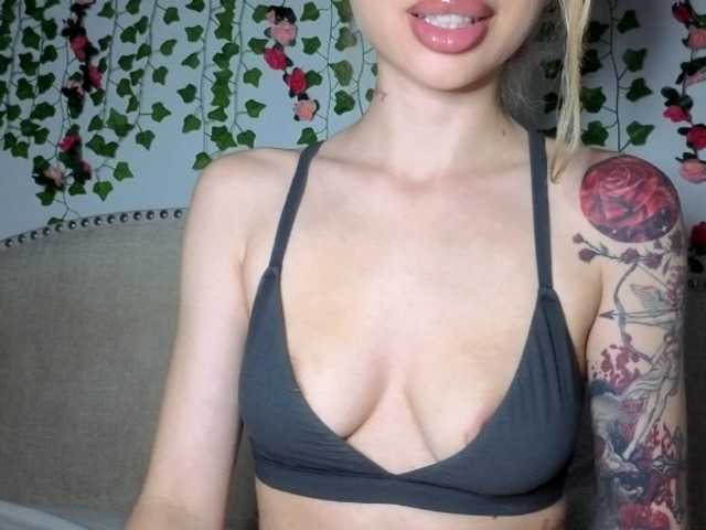 Xoxcat live cam on BongaCams