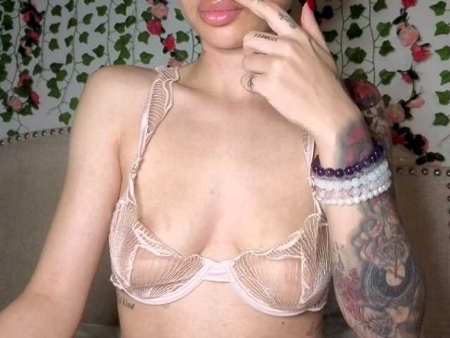 Xoxcat live cam on BongaCams
