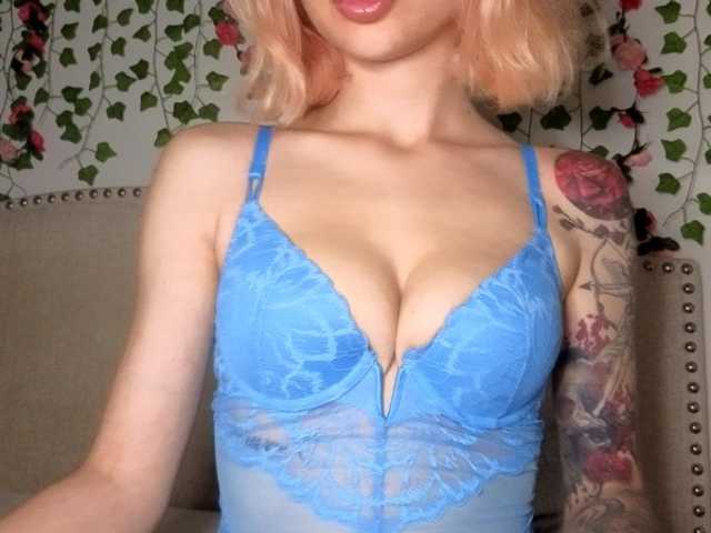 Xoxcat live cam on BongaCams