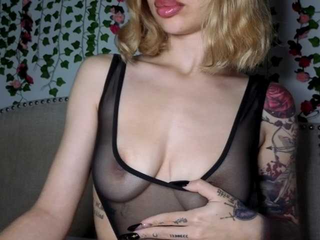 Xoxcat live cam on BongaCams