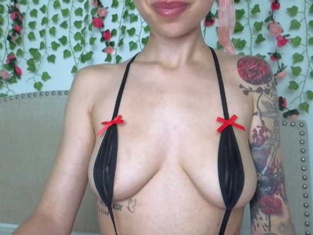 Xoxcat live webcam show