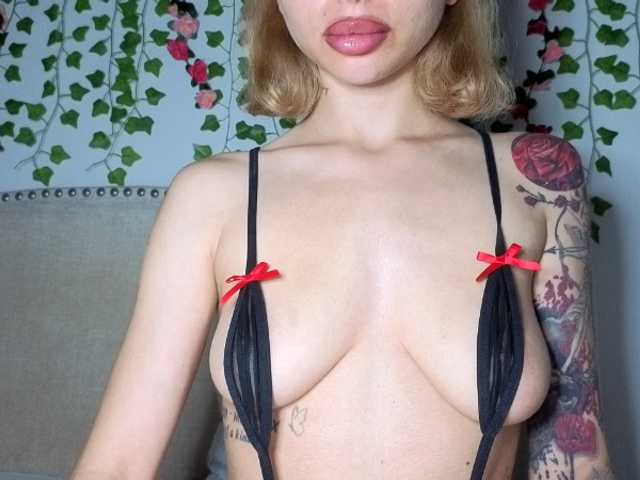 Xoxcat live cam on BongaCams