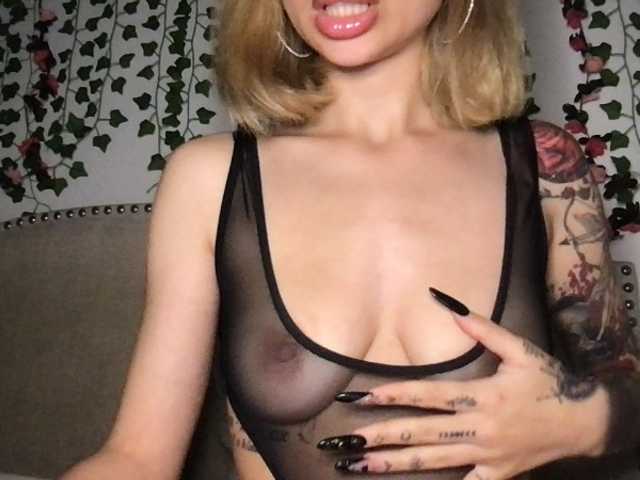 Xoxcat live cam on BongaCams
