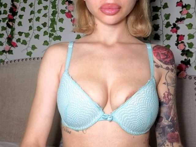 Xoxcat live cam on BongaCams