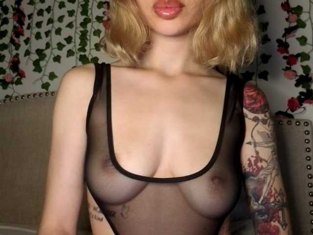 Xoxcat live cam on BongaCams
