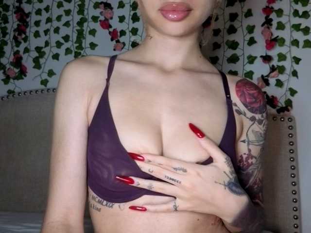 Xoxcat live cam on BongaCams