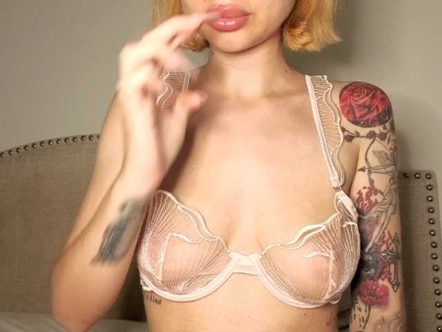 Xoxcat live cam on BongaCams