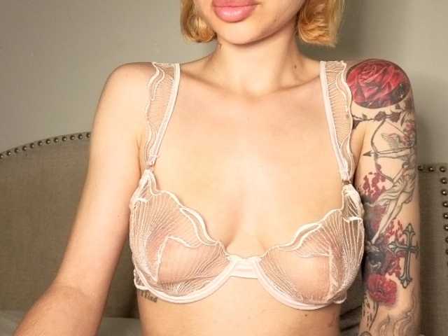 Xoxcat live cam on BongaCams
