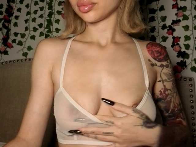 Xoxcat live cam on BongaCams