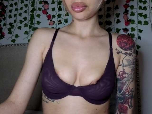 Xoxcat live cam on BongaCams