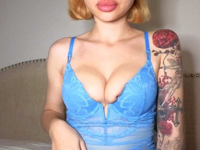 Xoxcat Live Cam on BongaCams