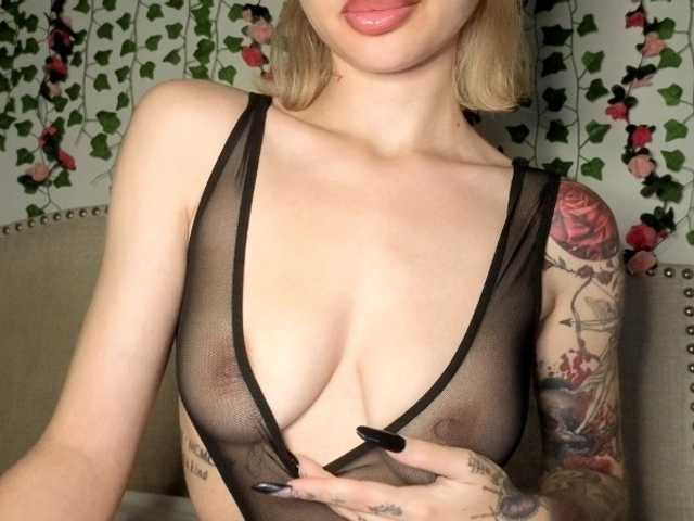Xoxcat live cam on BongaCams