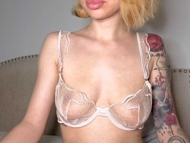 Xoxcat live cam on BongaCams