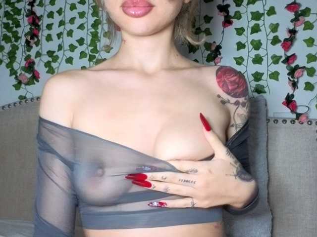 Xoxcat live cam on BongaCams