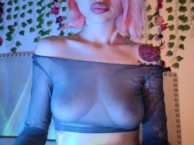 Xoxcat live cam on BongaCams