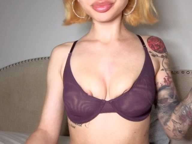 Xoxcat live cam on BongaCams
