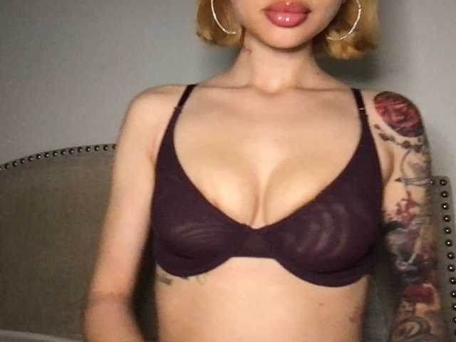 Xoxcat live cam on BongaCams