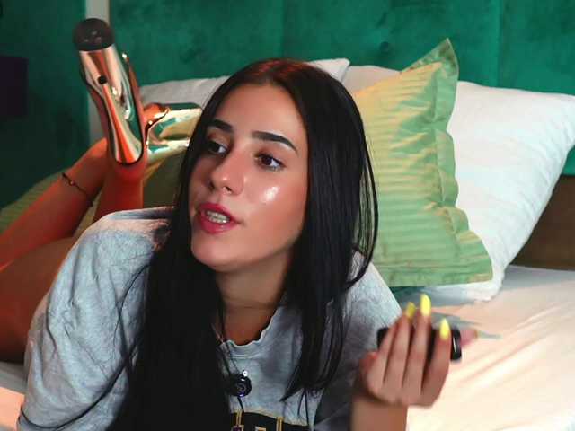 AmeliaJune live webcam show