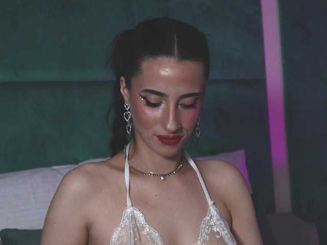 AmeliaJune live cam on BongaCams