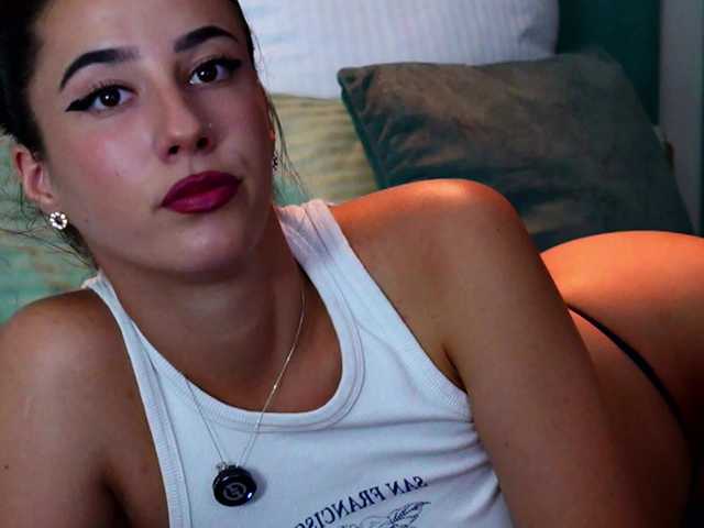 AmeliaJune live cam on BongaCams