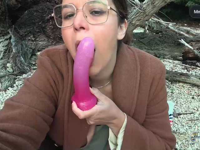 Emy-Lana live cam on BongaCams