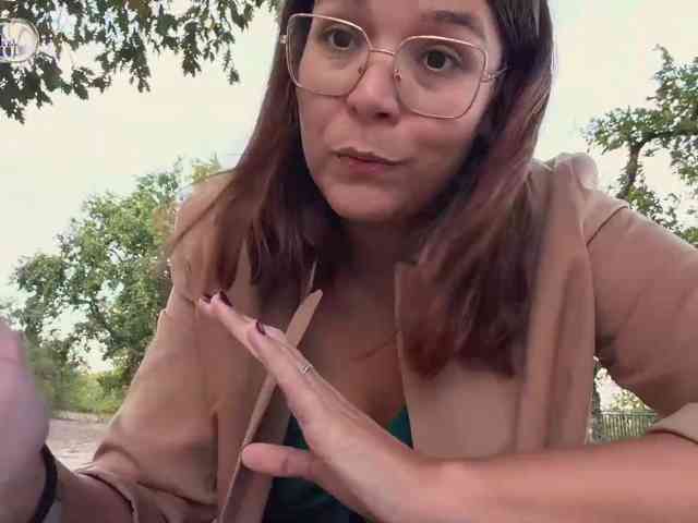 Emy-Lana webcam