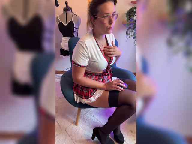 Emy-Lana webcam
