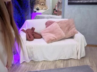 Reina-Cummings Porn Show