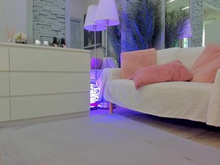 Reina-Cummings Porn Show