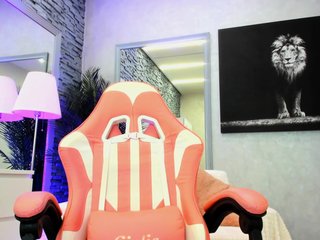 Reina-Cummings Porn Show