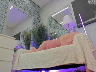 Reina-Cummings Porn Show