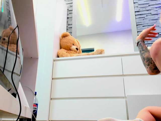 Reina-Cummings live cam on BongaCams