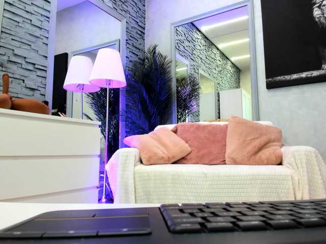 Reina-Cummings live cam on BongaCams
