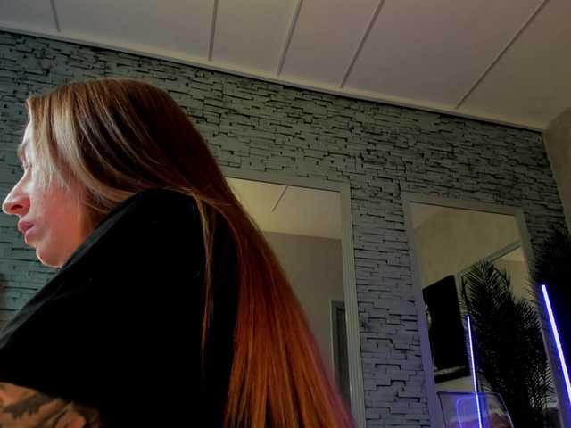 Reina-Cummings live webcam show