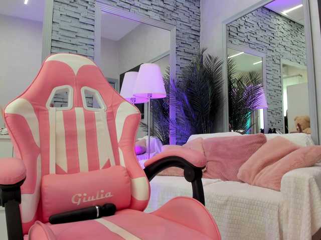 Reina-Cummings live cam on BongaCams